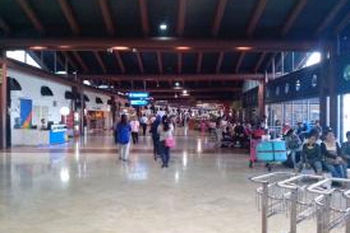 Kondisi Terminal 2 Bandara Soekarno-Hatta, Tangerang, Senin (20/7/2015) masih sepi. Arus balik diperkirakan baru akan terlihat besok, Selasa (21/7/2015) sampai enam hari ke depan. 