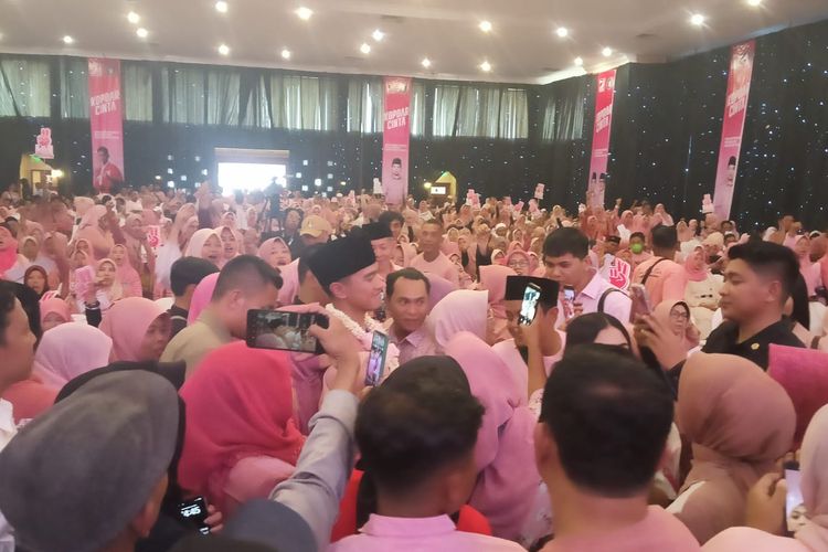 Kaesang Pangarep saat berkunjung ke Jember bertemu dengan relawan Cabup Fawait 