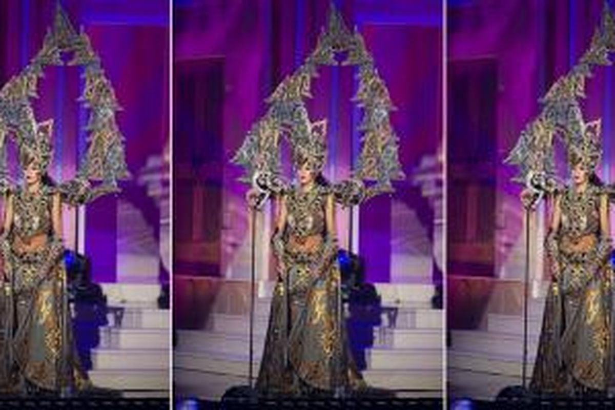 Usaha dan upaya Elvira membawa serta mengenakan kostum nasional seberat 20 kilogram menuai hasil yang melegakan. Pasalnya, Elvira berhasil masuk dalam lima besar kateogri National Costume Fan Vote. 