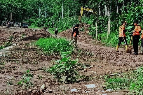 Sempat Tertimbun Longsor, Jalan Menuju Desa Nglopang Bisa Dilalui