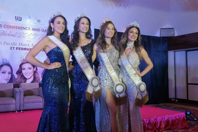 Miss Global 2019 Karolina Kokesova dari Czech Republik, Runner Up Hany Portocarrero Novoa dari Peru, Runner Up 2 Adrielle Pieve De Castro dari Brazil dan Runner Up 4 Mikaela Rose Fowler dari Australia dalam Gala Diner di Sari Pan Pacific, Jakarta Pusat, Kamis (27/2/2020).