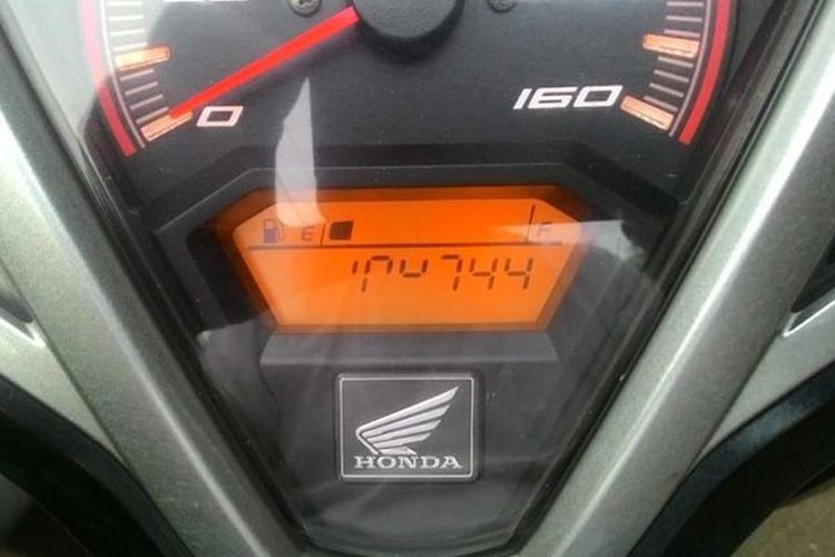 Speedometer digital terbakar matahari (sunburn)