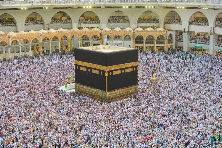Ilustrasi orang melaksanakan ibadah haji.