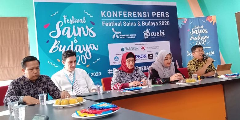 Konferensi pers Festival Sains dan Budaya 2020: Bangun Generasi Gemilang yang digelar pada 15 Februari 2020 di Sekolah Kharisma Bangsa, Tangerang Selatan. Festival Sains dan Budaya (FSB) 2020 merupakan penggabungan antara kompetisi ISPO (Indonesian Science Project Olimpad) dan OSEBI (Olimpiade Seni dan Bahasa Indonesia) yang akan berlangsung 21-23 Februari 2020 di Sekolah Kharisma Bangsa, Tangerang Selatan.