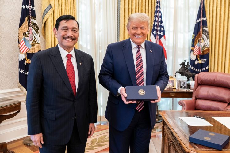 Indonesian Coordinating Maritime Affairs and Investment Minister Luhut Binsar Pandjaitan (left) meets with the outgoing US President Donald Trump (right) at the White House in Washington DC on Tuesday, November 17, 2020.  
