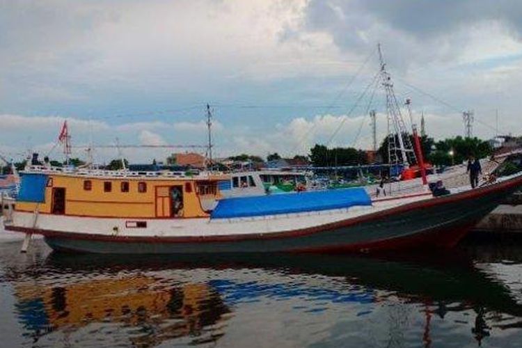 Dokumentasi KM Ladang Pertiwi sebelum tenggelam