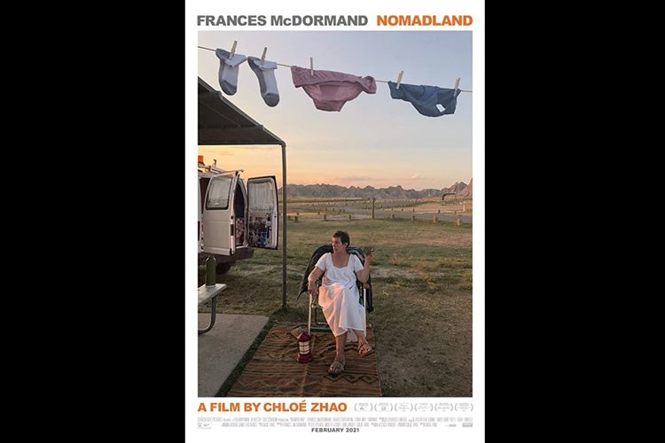 Frances McDormand dalam Nomadland (2020).