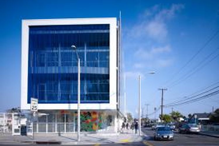 Dengan penggunaan panel solar, sekolah ini sudah mengambil keputusan tepat yang selaras dengan kondisi lingkungan.