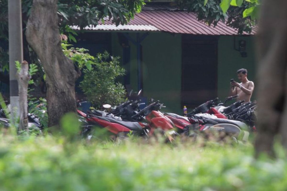 Barang bukti sepeda motor yang diamankan di Gudbalkir Pusat Zeni Angkatan Darat (Pusziad) Sidoarjo, Jawa Timur, Sabtu (06/01/2024).