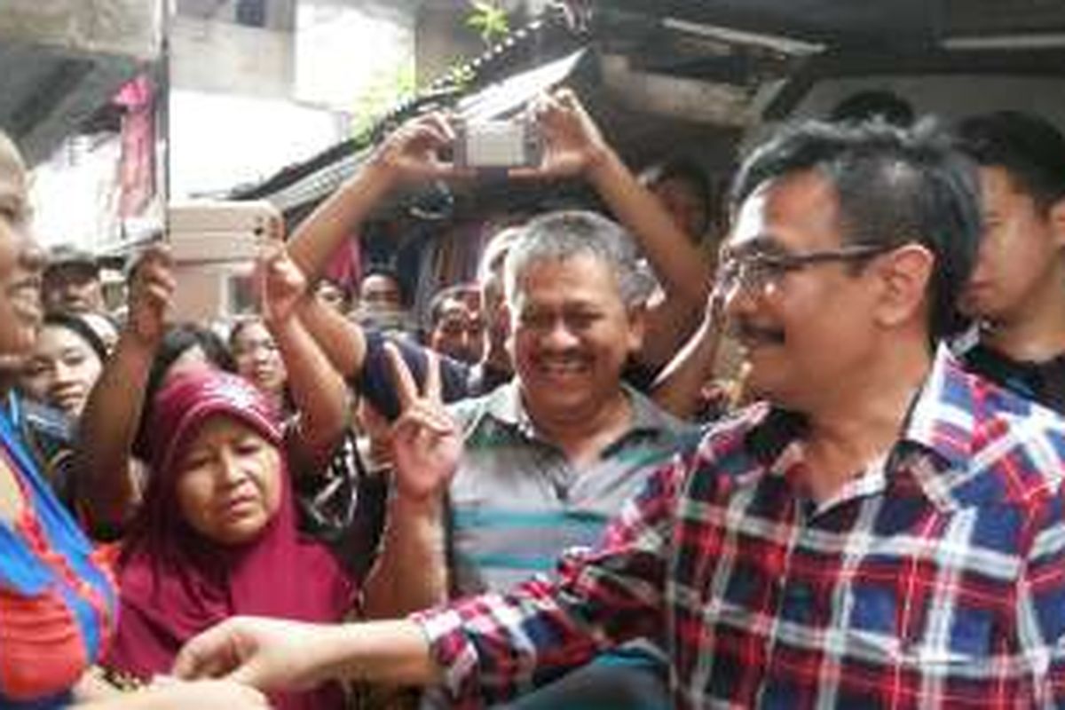 Calon wakil gubernur nomor dua, Djarot Saiful Hidayat dalam kunjungan kampanyenya ke Kramat, Senen, Jakarta Pusat, Selasa (8/11/2016).