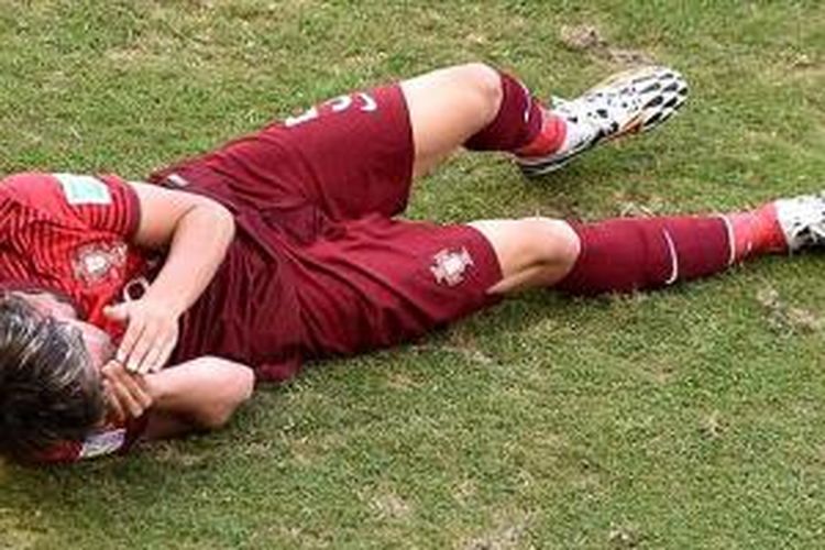 Bek Portugal Fabio Coentaro mengalami cedera.