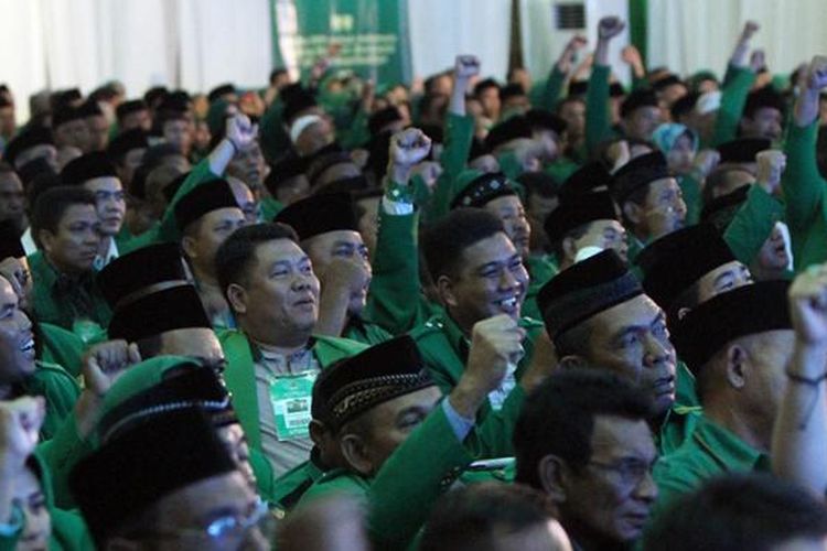 Sejumlah peserta mengikuti acara Pembukaan Muktamar VIII PPP Tahun 2016 di Asrama Haji Pondok Gede, Jakarta Timur, Jumat (8/4/2016).