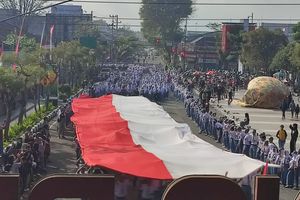 Melihat Kirab Bendera Merah Putih Raksasa di Temanggung, Semarakkan Kemerdekaan RI