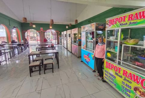 Laila Mufidah Dukung Penataan PKL di Surabaya, Tekankan Solusi Humanis dan Penyediaan Stan Gratis