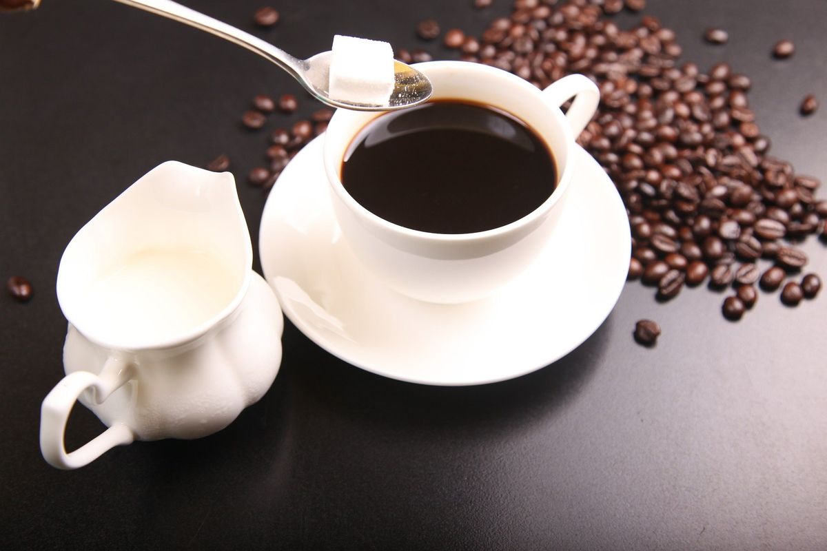 Ilustrasi kopi dengan gula.