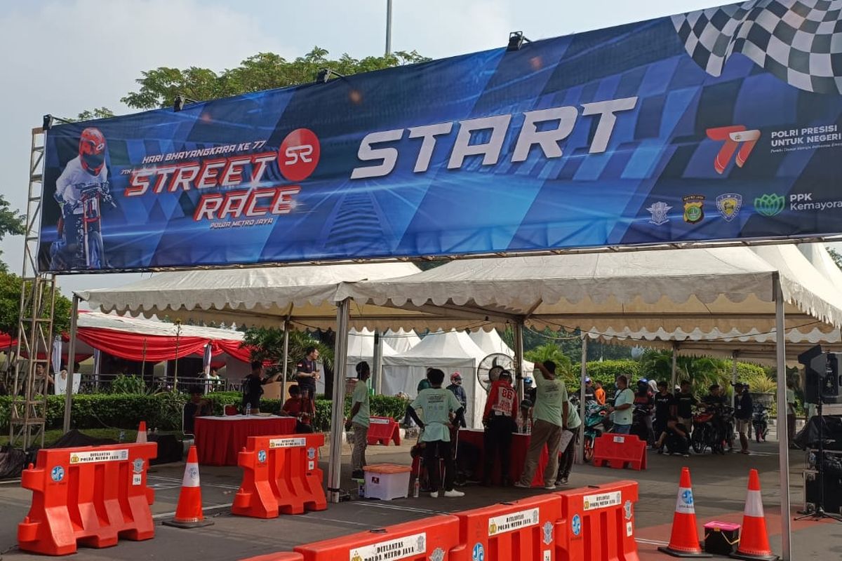 Pit start pada acara ke-7 street race yang digelar di Jalan Benyamien Sueb, Kemayoran, Jakarta Pusat, Minggu (25/6/2023). Polda Metro Jaya sendiri menargetkan ada 1.800 peserta yang akan beraksi.