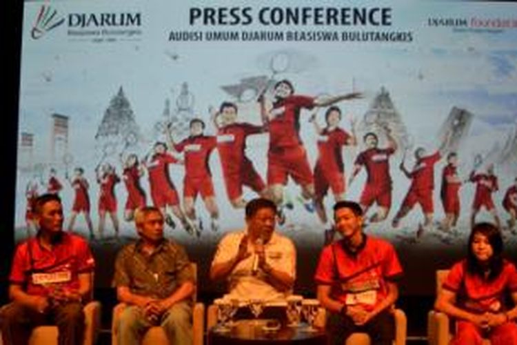 Pengenalan Audisi Umum Djarum Beasiswa Bulu Tangkis 2014:  Fung Permadi, Christian Hadinata, Joppy Rosimin, Bayu Pangisthu dan Ribka Sugiarto.