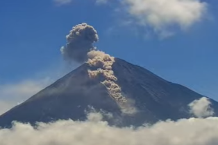 Erupsi susulan Gunung Semeru, APG meluncur sejauh 1,5 kilometer