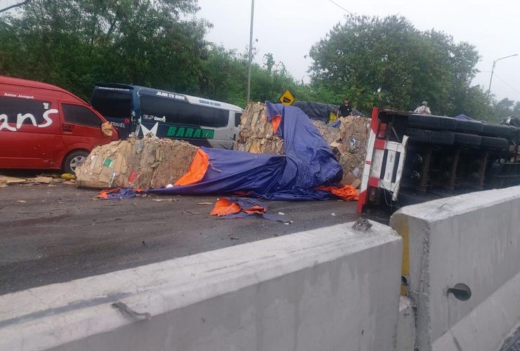 Penyebab Kecelakaan Beruntun di Tol Cipularang, Diduga Truk Rem Blong di Jalan Menurun