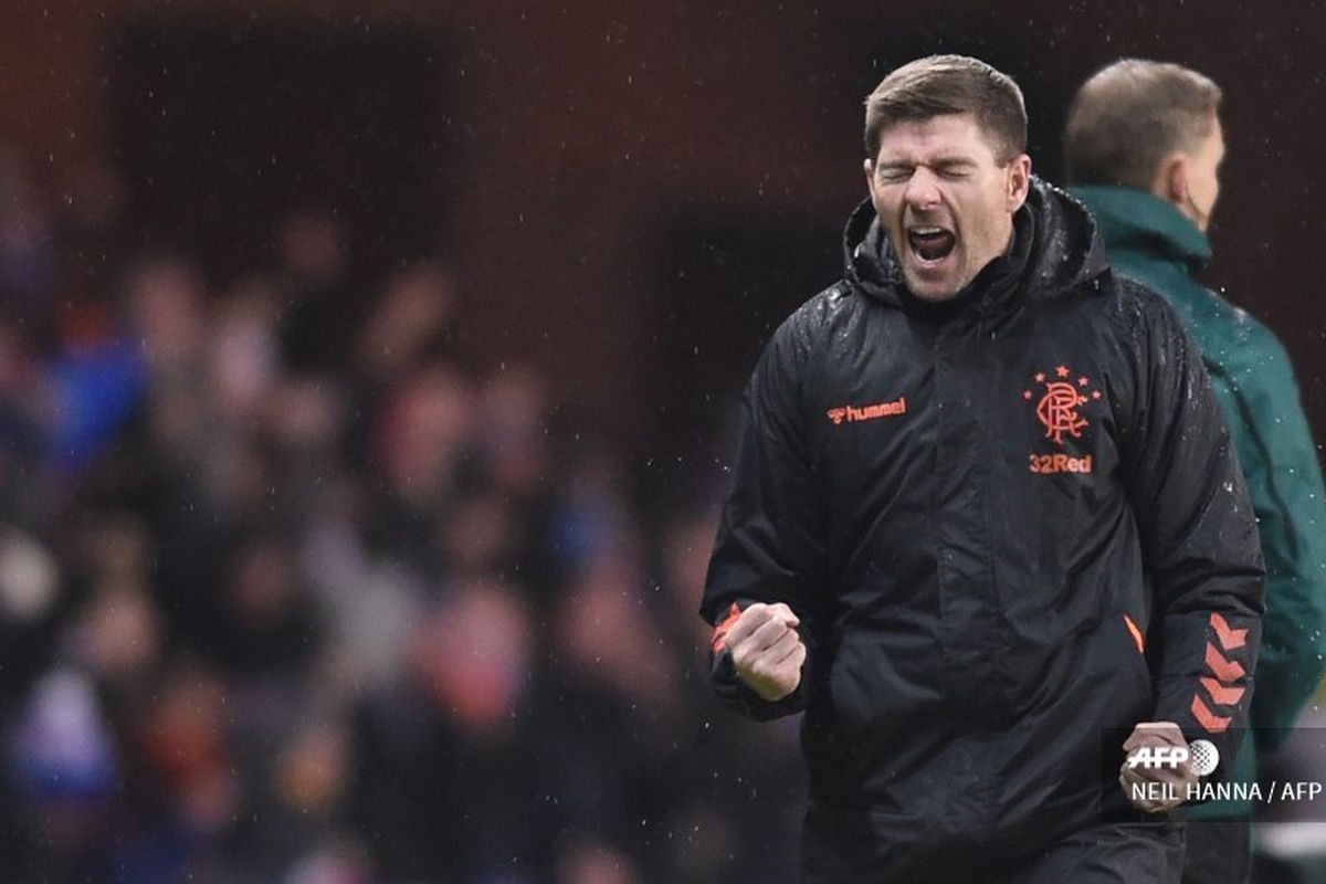 Ekspresi pelatih Glasgow Rangers, Steven Gerrard.