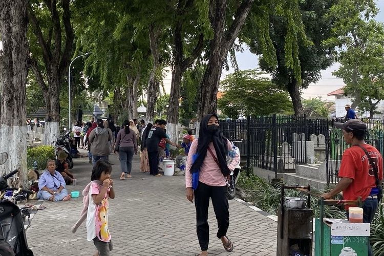 Suasana Makam Ngagel Rejo, Surabaya, Kamis (27/2/2025).