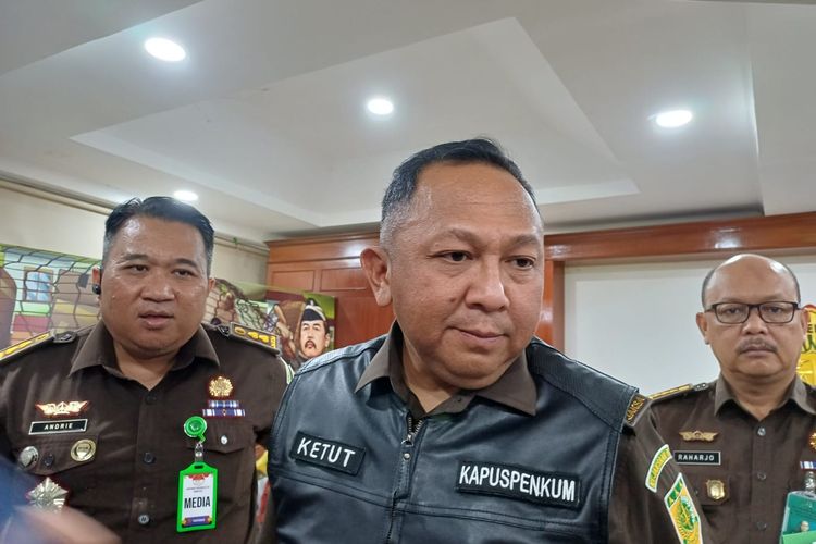 Kepala Pusat Penerangan Hukum Kejagung Ketut Sumedana di Kantor Kejagung, Jakarta, Senin (13/10/2023).