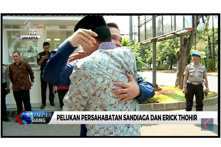 Erick Thohir dan Sandiaga Uno berpelukan saat bertemu di acara pernikahan putra Ketua DPR Bambang Soesatyo, Sabtu (8/9/2018).