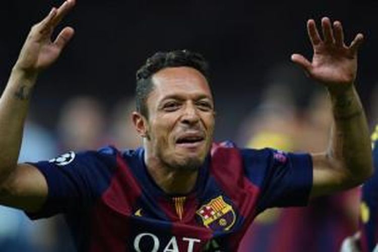 Pemain belakang Barcelona asal Brasil, Adriano Correia.