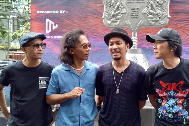 Band Slank usai konferensi pers di kawasan Tomang, Jakarta Barat, Rabu (3/5/2023).