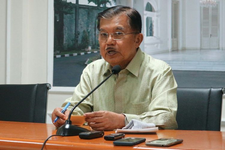 Wakil Presiden RI Jusuf Kalla ketika memberikan keterangan pers di Istana Wakil Presiden RI, Jakarta, Selasa (5/6/2018). 