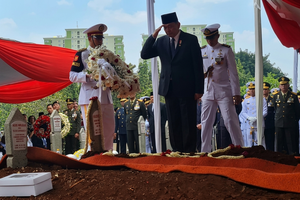 Momen Penghormatan Terakhir Menhan Sjafrie untuk Juwono Sudarsono