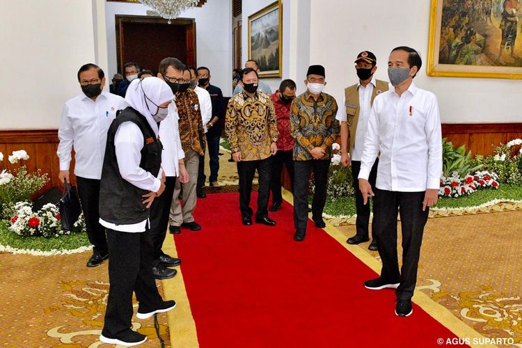 Presiden Joko Widodo pada Kamis (25/6/2020) pagi, bertolak menuju Jawa Timur. Ini adalah pertama kalinya Jokowi melakukan kunjungan kerja di masa new normal atau tatanan baru pandemi virus corona Covid-19. 