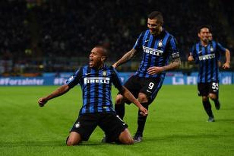 Jonathan Biabiany merayakan gol pertama Inter Milan ke gawang Frosinone, Minggu (22/11/2015).