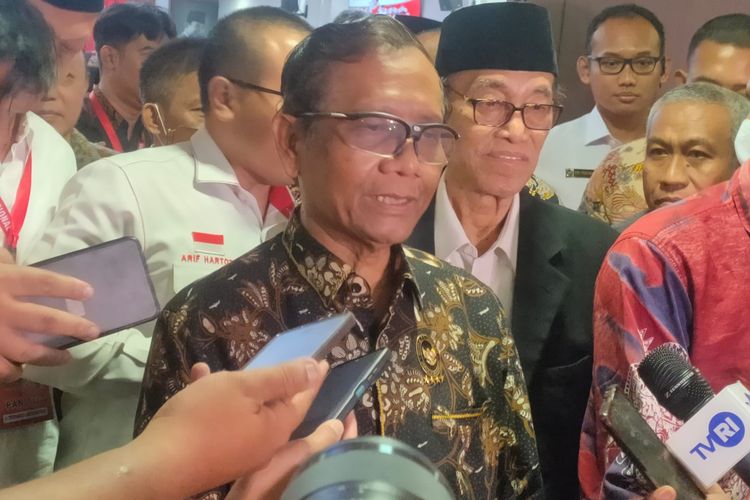 Menko Polhukam Mahfud MD di Sekolah Partai, Lenteng Agung, Jakarta, Selasa (21/3/2023) usai menghadiri acara Simposium Nasional bertemakan Pemilu 2024.