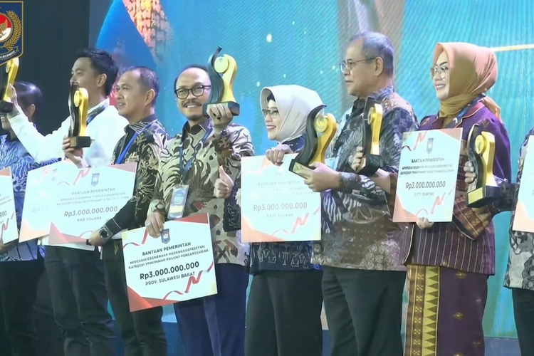 Sukses Tekan Pengangguran, Sejumlah Pemda di Sulawesi Diganjar Penghargaan oleh Kemendagri