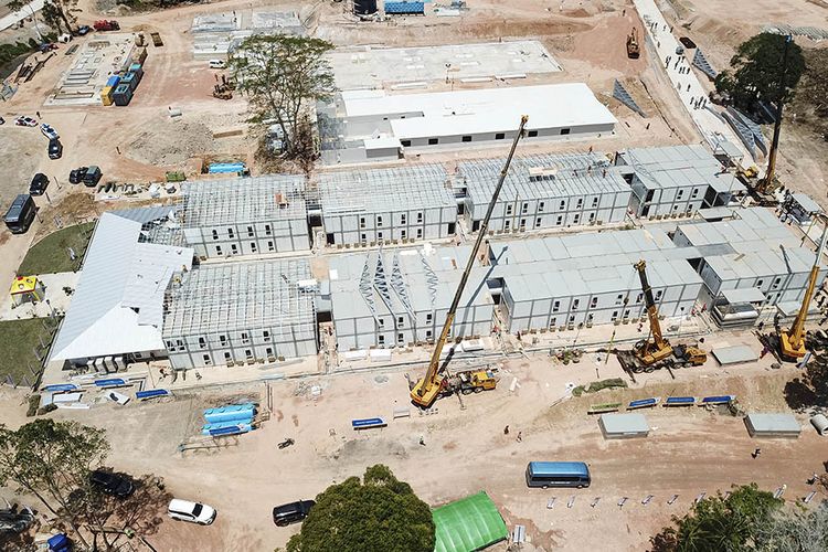 Foto aerial progres pembangunan rumah sakit khusus Corona (COVID-19) di Pulau Galang, Batam, Kepulauan Riau, Rabu (25/3/2020). Progres pembangunan rumah sakit Khusus Corona (COVID-19) secara keseluruhan telah mencapai 78 persen dan ditargetkan selesai dan siap untuk digunakan akhir bulan Maret 2020.