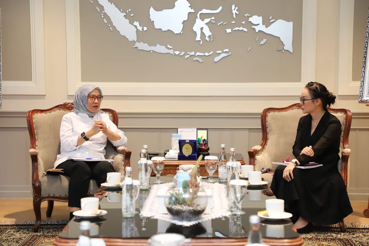 Menteri Pendayagunaan Aparatur Negara dan Reformasi Birokrasi (PANRB) Rini Widyantini menerima Wakil Kepala Badan Pengusahaan (BP) Batam Li Claudia Chandra di Kantor Kementerian PANRB, Senin (17/11/2025).