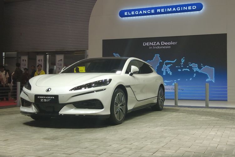 Denza Z9 GT Unjuk Gigi Dalam Ajang IIMS 2025, di Jiexpo, Kemayoran.