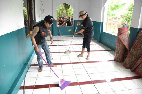 Dedi Mulyadi Ajak Preman Bersihkan Masjid 