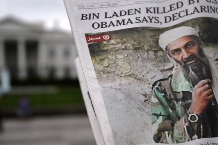 Sebuah berita tentang tewasnya Osama bin Laden menghiasi halaman depan sebuah surat kabar di Amerika Serikat, tak lama setelah pasukan elite Navy Seals menggerebek persembunyian Bin Laden di Abottabad, Pakistan.