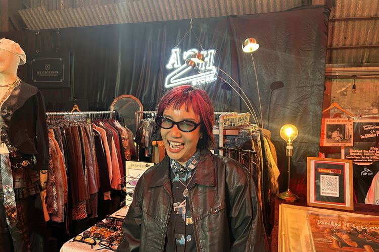 Owner A2H Store Bangkok, Foam saat diwawancarai Kompas.com di The Warehouse Talat Noi, Bangkok, Thailand, Jumat (21/11/2025).