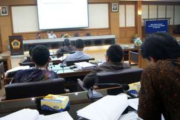 Suasana saat rapat Pansus Kode Etik di DPRD Kabupaten Gresik, Senin (11/4/2016).