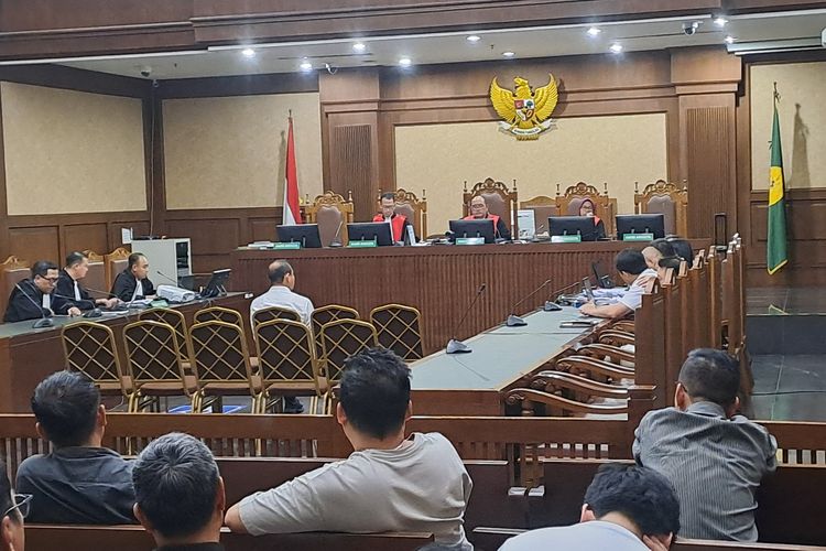 Eks Intel Bea Cukai Mengaku Pakai Dana Operasional untuk Beli iPhone Istri