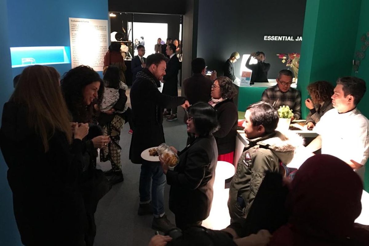 Suasana di stan Indonesia pada ajang Milan Design Week, -sebuah ajang pekan pameran berbagai jenis karya dan rancangan terkemuka dunia, di Kota Milan, Italia. Acara ini digelar mulai tanggal 7-14 April 2019.