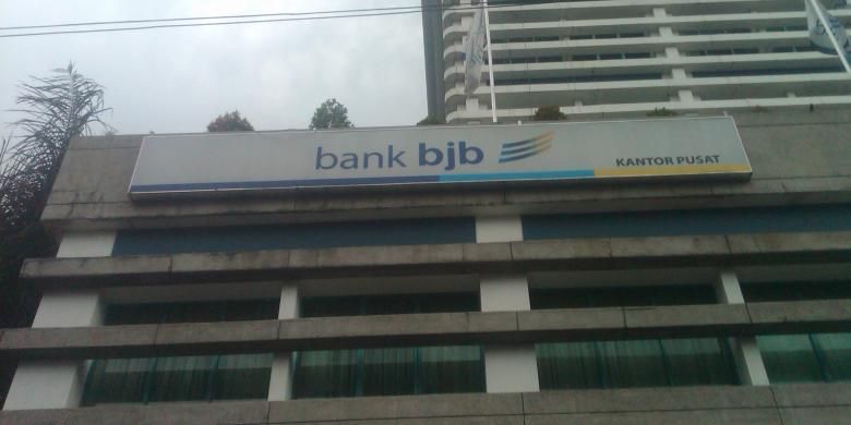 Bank Jabar dan Banten (BJB) di Jalan Naripan, Bandung, Jawa Barat. 