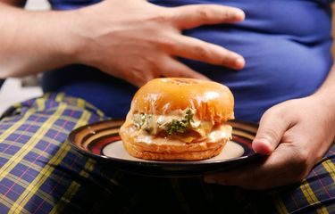 Pada perut buncit, lemak visceral atau lemak perut membungkus organ-organ penting seperti hati, lambung dan usus. 