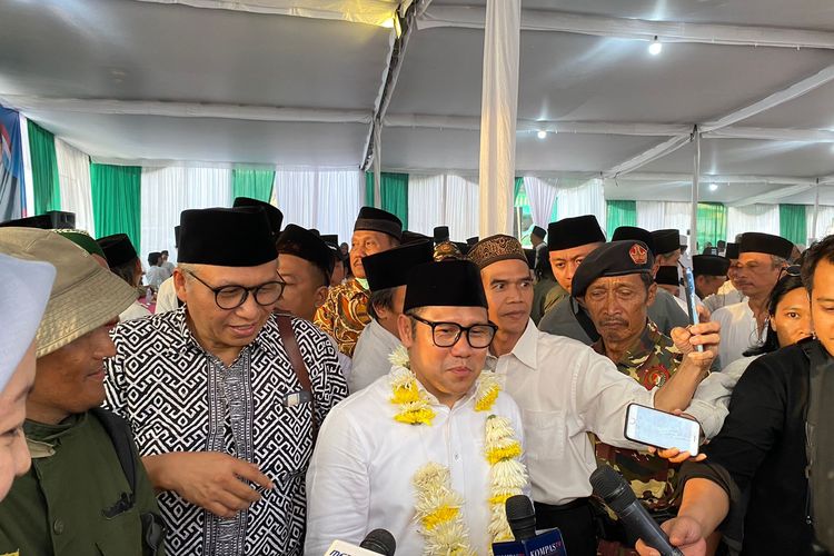 Bakal calon wakil presiden Koalisi Perubahan untuk Persatuan (KPP) Muhaimin Iskandar atau Cak Imin di pesantren Al Falahiyyah, Mlangi, Sleman, Yogyakarta, Rabu (11/10/2023). 