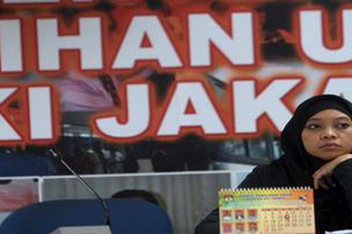 Ketua KPUD DKI Jakarta, Dahliah Umar saat mengikuti Rapat DPT dengan tim sukses enam calon gubernur di Kantor KPUD DKI Jakarta, Senin (9/7/2012). Dari rapat itu KPUD DKI Jakarta memutuskan mencoret 21.344 pemilih yang diindikasikan ganda dari DPT. 