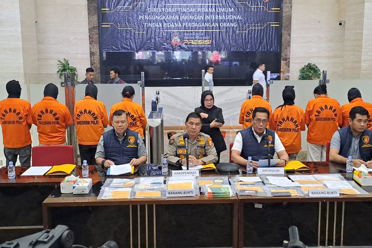 Bareskrim Polri membongkar sindikat tindak pidana perdagangan bayi jaringan Sulteng-Bekasi, di Mabes Polri, Jakarta, Selasa (27/6/2023). 