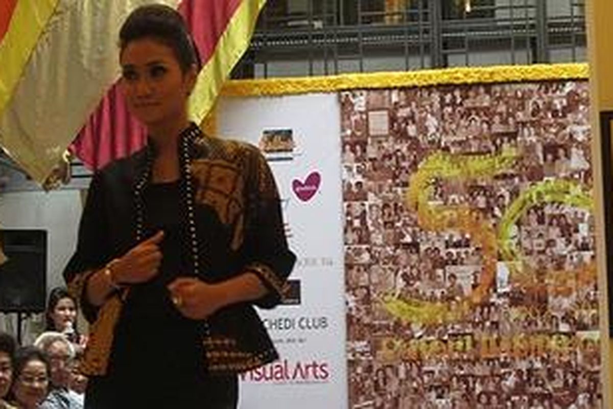 Sejak 2011 galeri Hadiprana semakin mendekatkan diri pada gaya hidup perempuan urban dengan menghadirkan koleksi Hadiprana Signature.